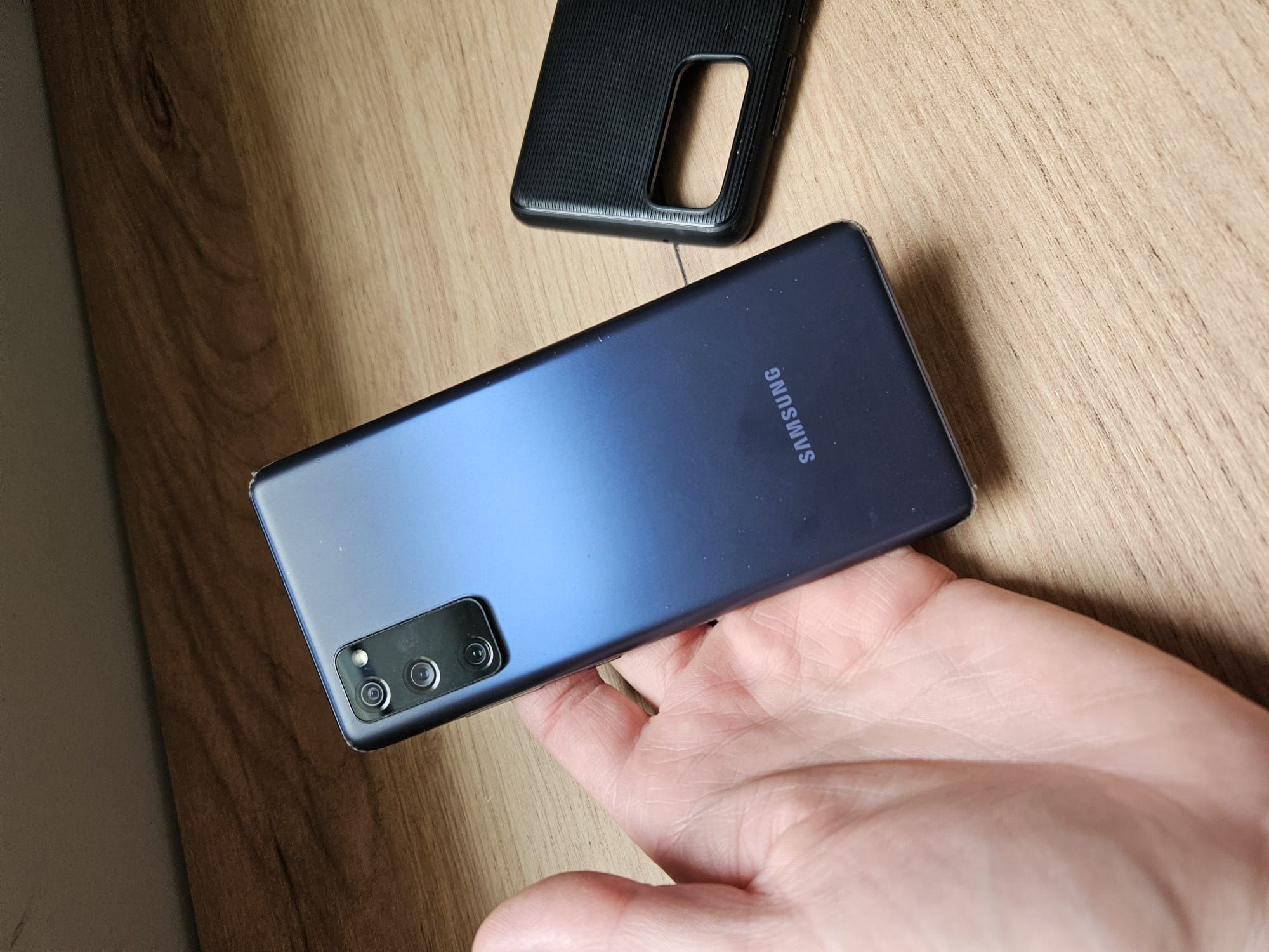 Samsung S20 w idealnym stanie i unikatowym kolorze