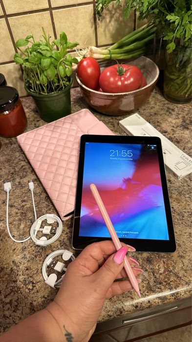 Tablet iPad Apple Retina 10 cali + nowe etui + nowy kabel