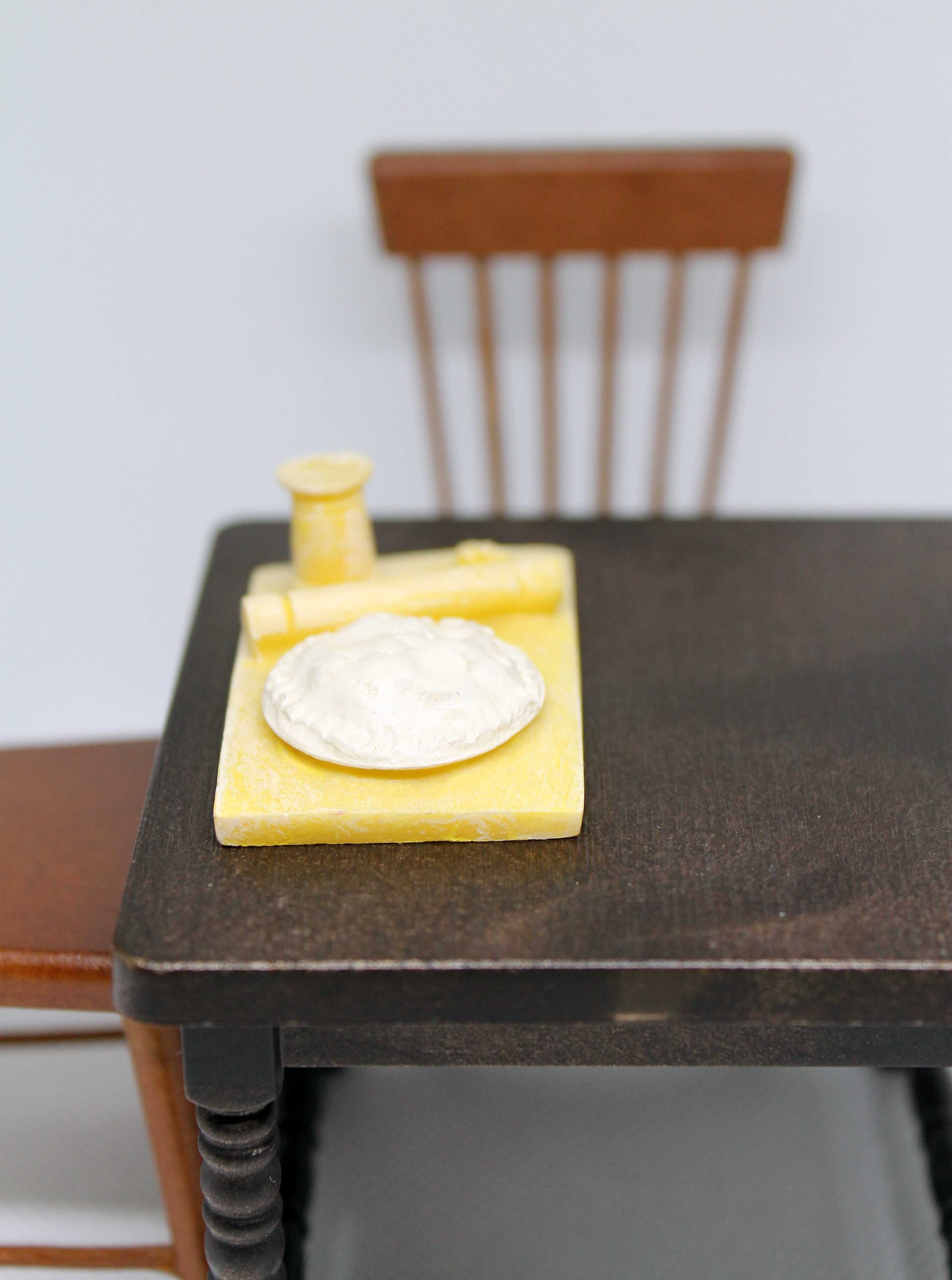 Ляльковий стіл, стільці, навісна шафка "Дом мечты" від DeAgostini