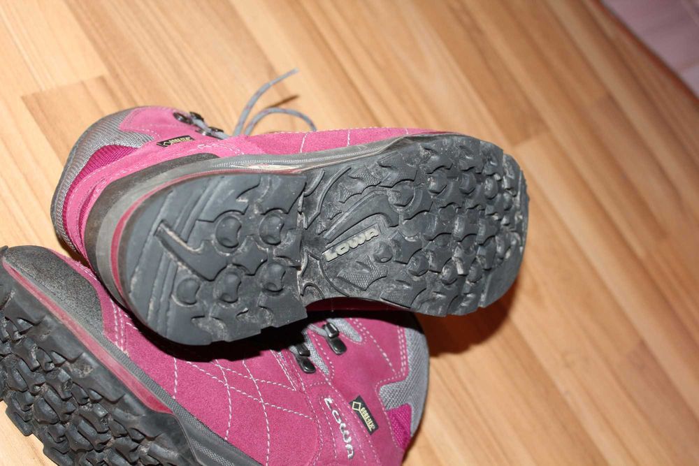 Кожаные женские треккинговые ботинки  LOWA gore-tex