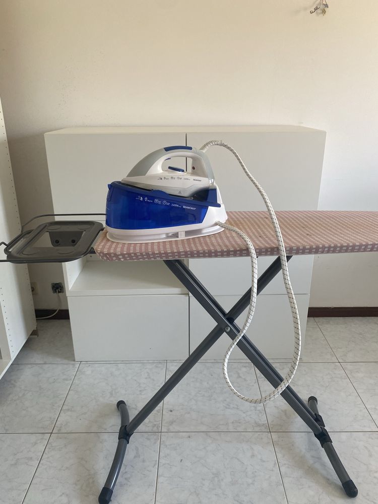 Ferro a vapor Silver Crest (Marca Lidl) com oferta de tábua de engomar