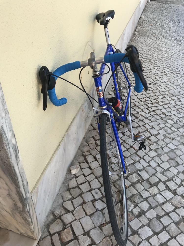 Bicicleta em aço