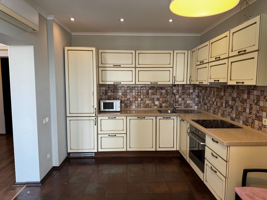 Продам 2 кімнатну 69м без % ЖК Silver Breeze Дніпровська набережна  1а