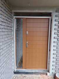 Drzwi zewnętrzne drewniane 8 cm z montazem z boczkiem