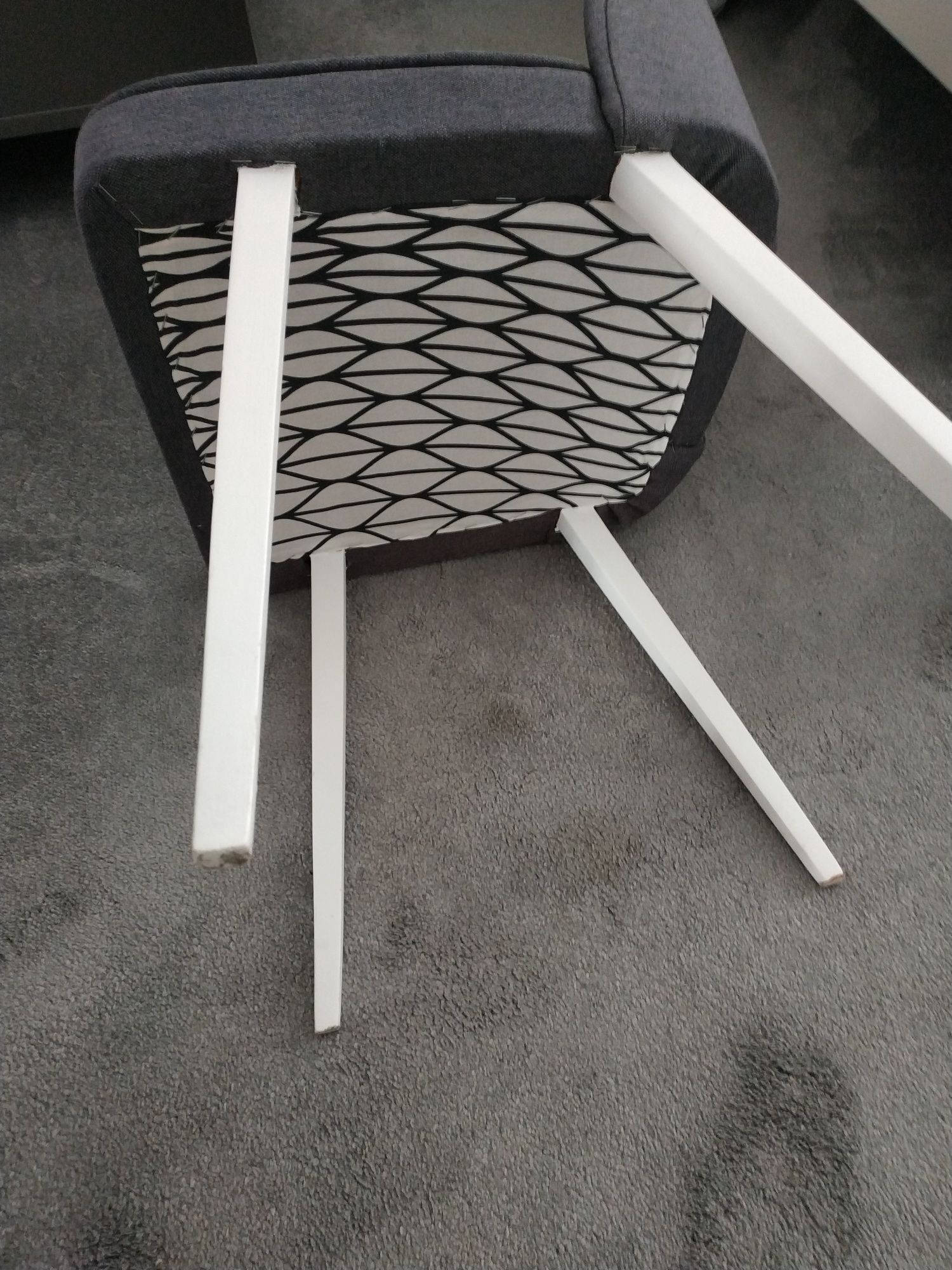 Krzesło obite materiałem