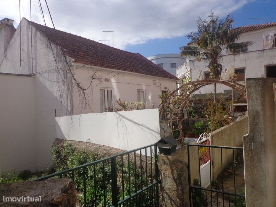 Sintra/Estefânia Prédio com 4 apartamentos T1,logradouro