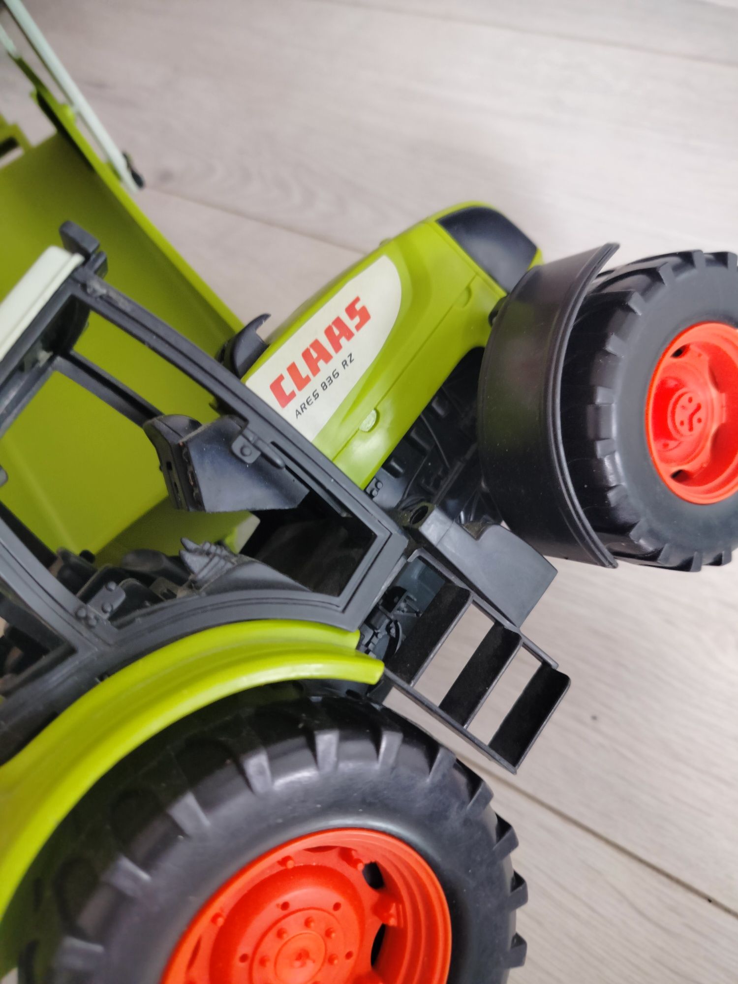 Claas traktor z przyczepą zabawka