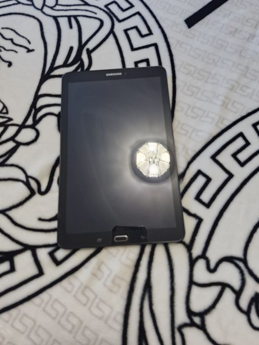 Планшет  samsung galaxy tab e