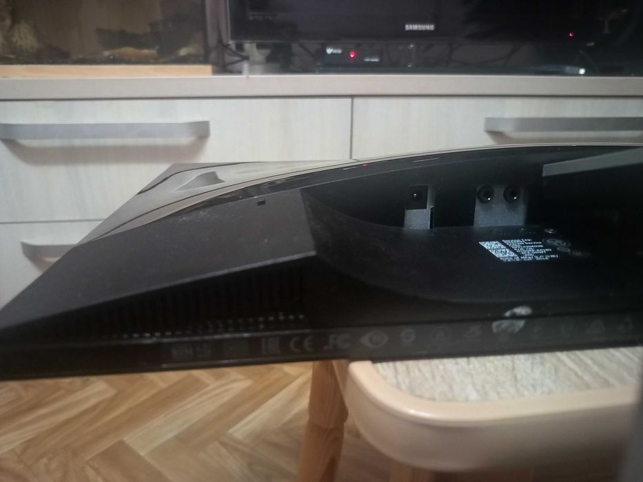 Продам монітор Dell в хорошому стані 23 дюйми  із вбудованими динаміка