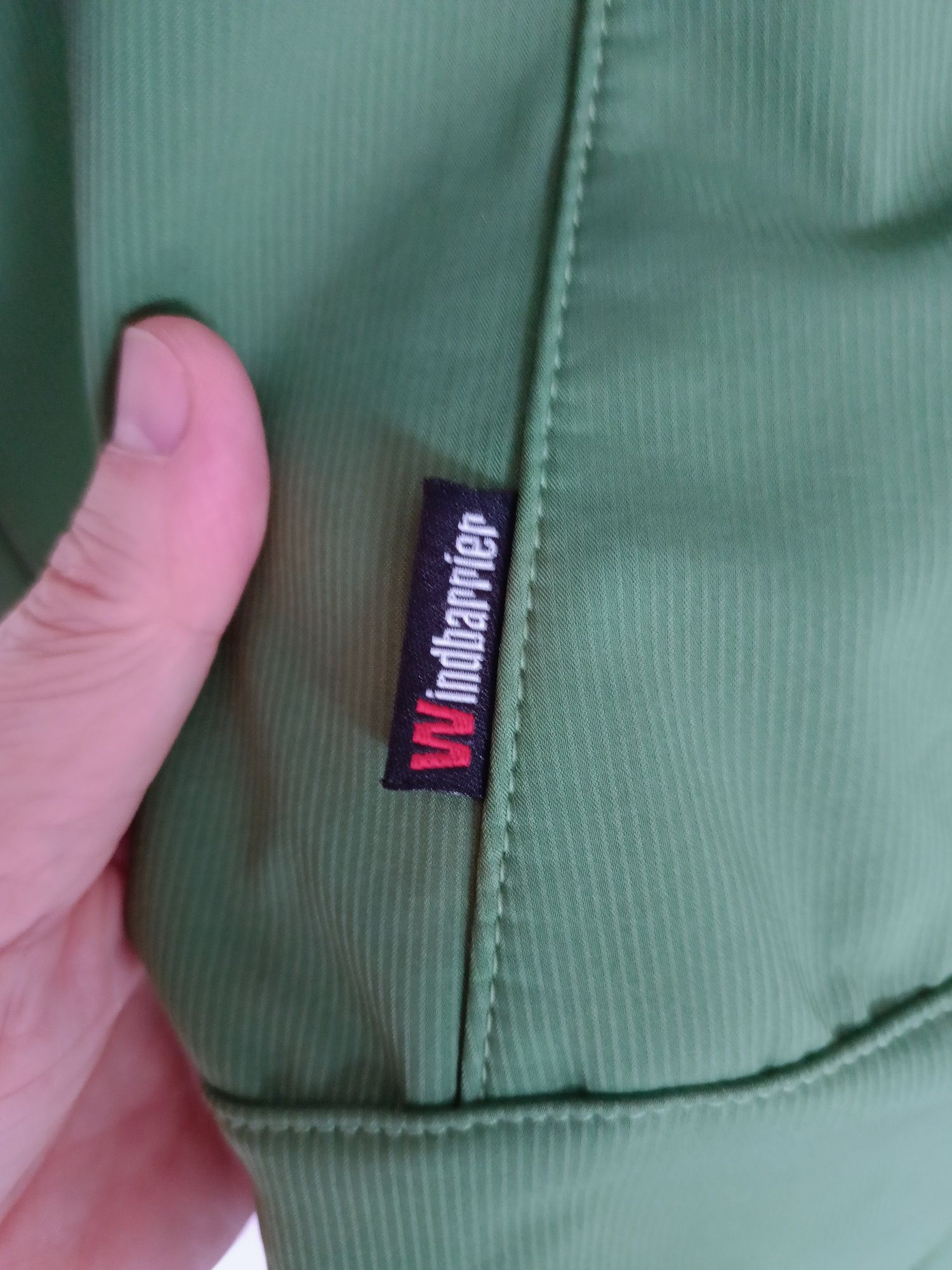 Damska kurtka wiosenno-jesienna Softshell z kapturem rozmiar XS