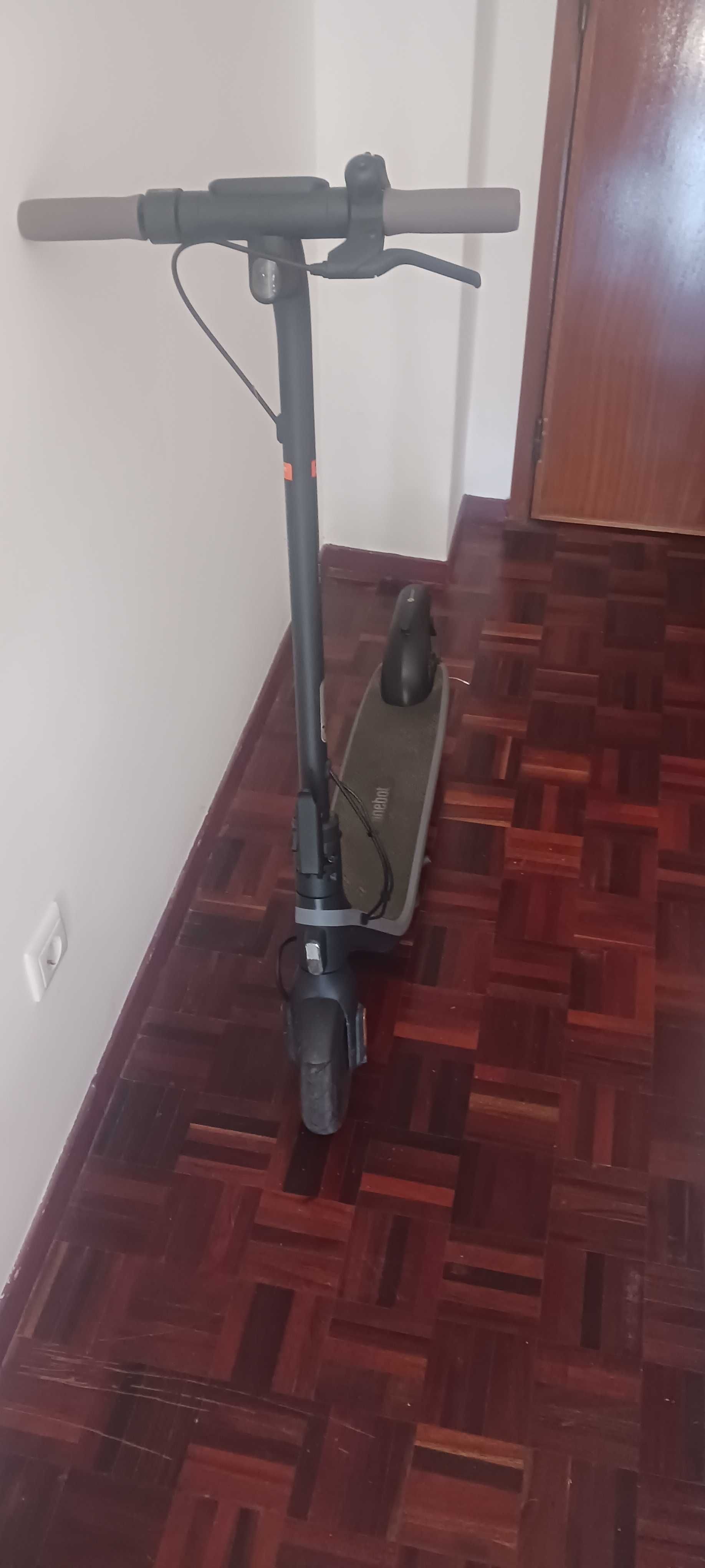 Trotinete eletrica  com pouco uso