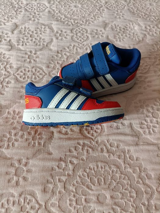 Sapatilhas adidas novas num 19