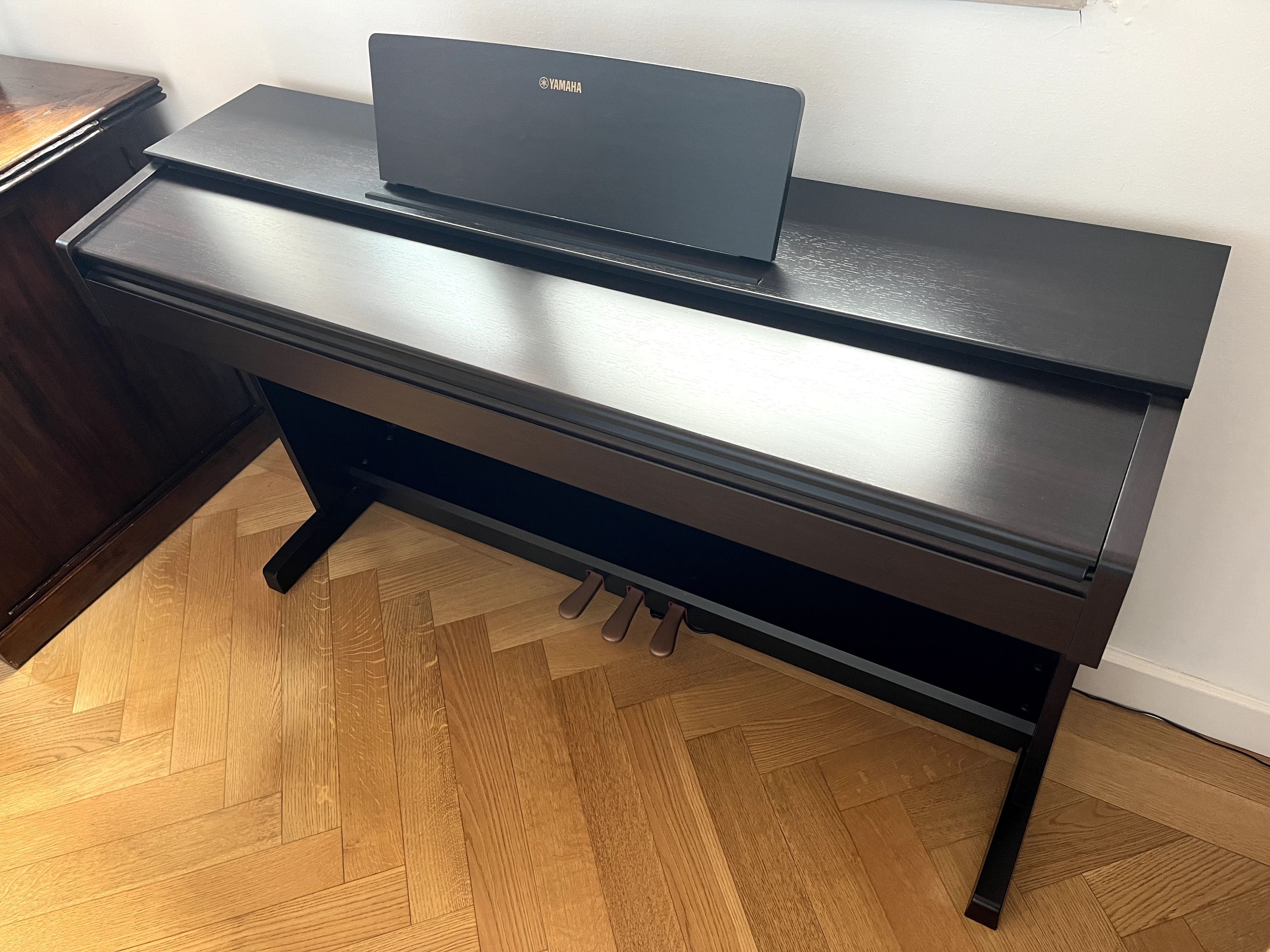Piano Elétrico Yamaha YDP-143 em excelente estado