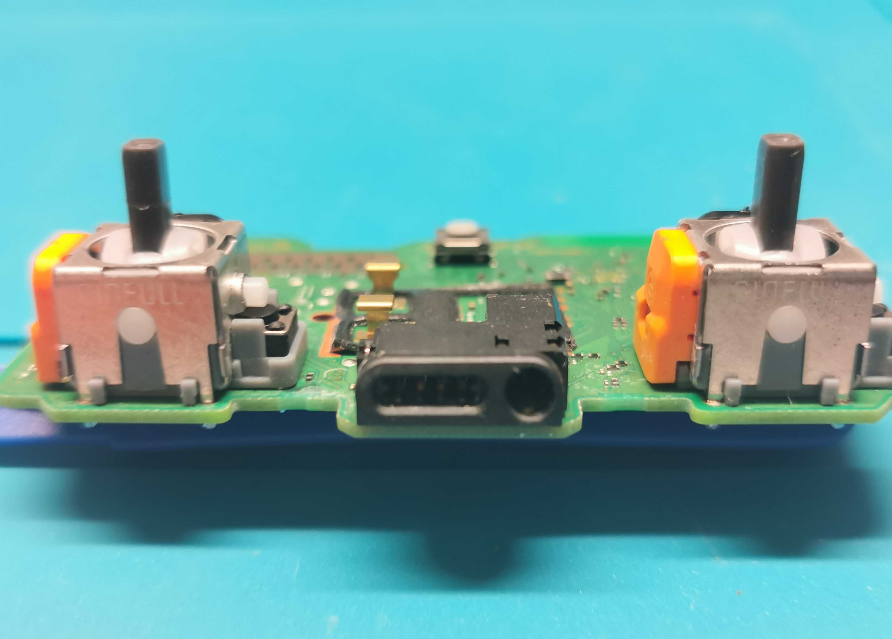 DualShock 4 USB-C analogi HALLA