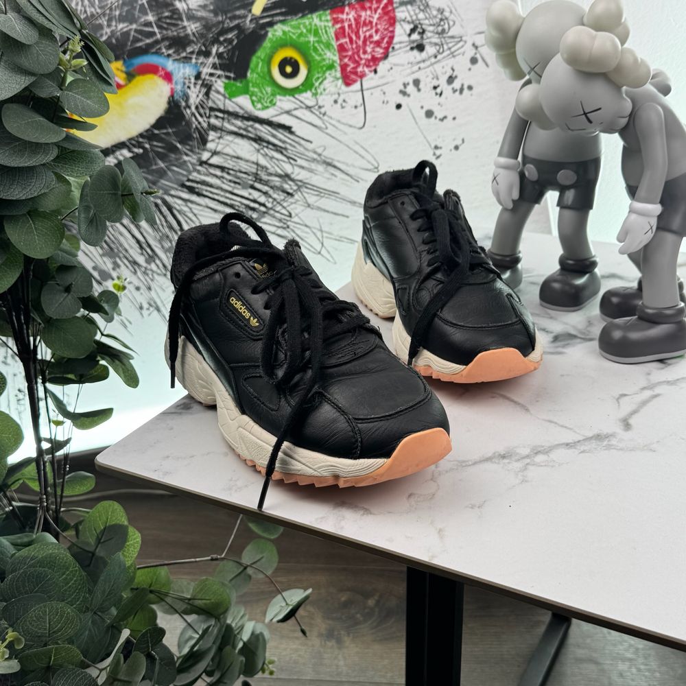 Кросівки шкіряні Adidas Falcon 40.5 розмір 2929