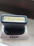 Isqueiro da marca Zippo com suporte