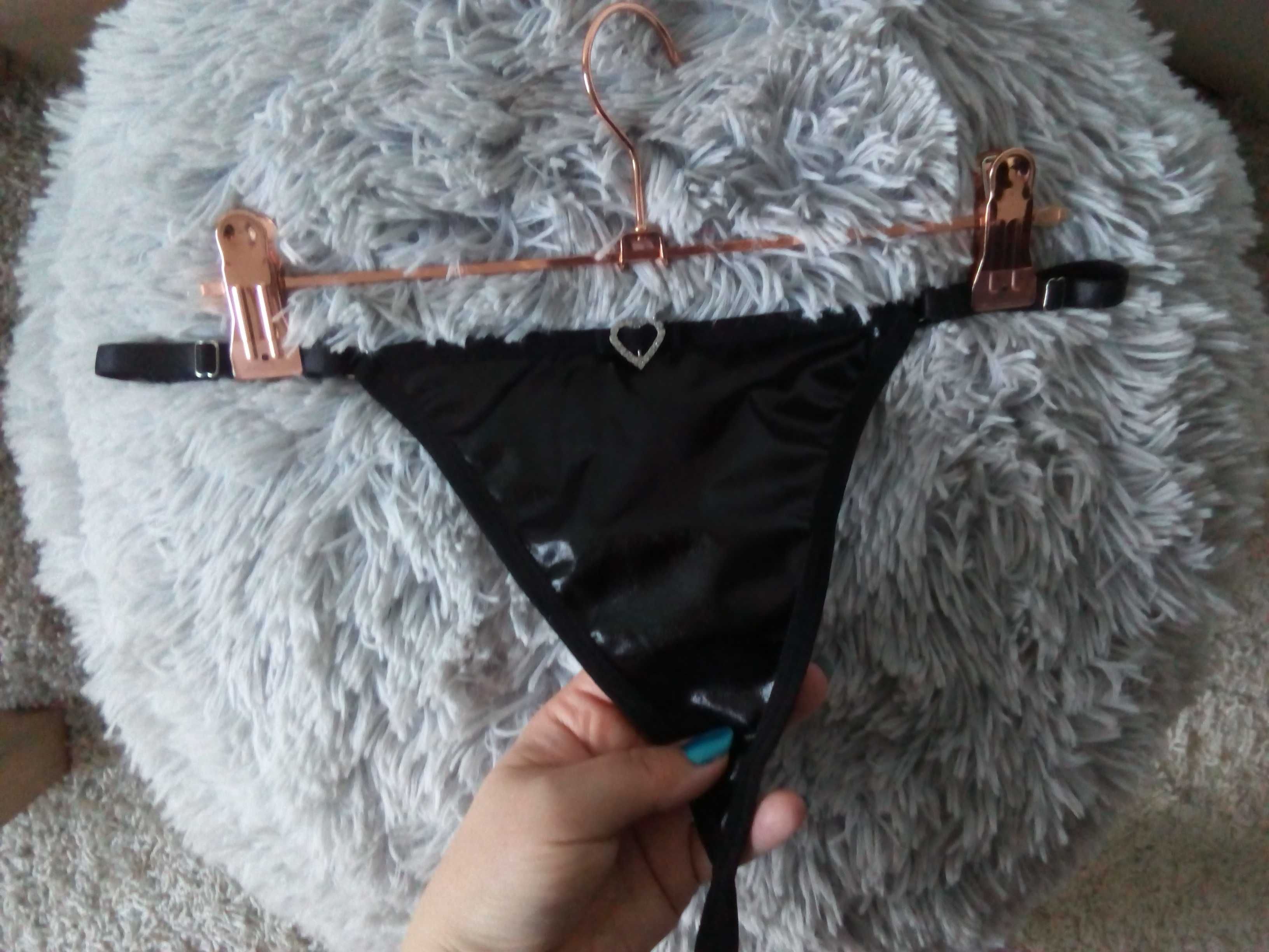 Lateksowe stringi,XL