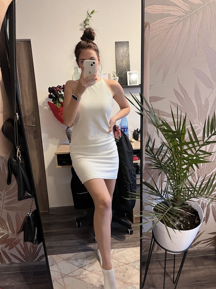 Biała kremowa sukienka mini midi krótka splot elegancka na codzień