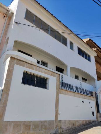 Vende-se Prédio 4 Apartamentos São Domingos de Rana