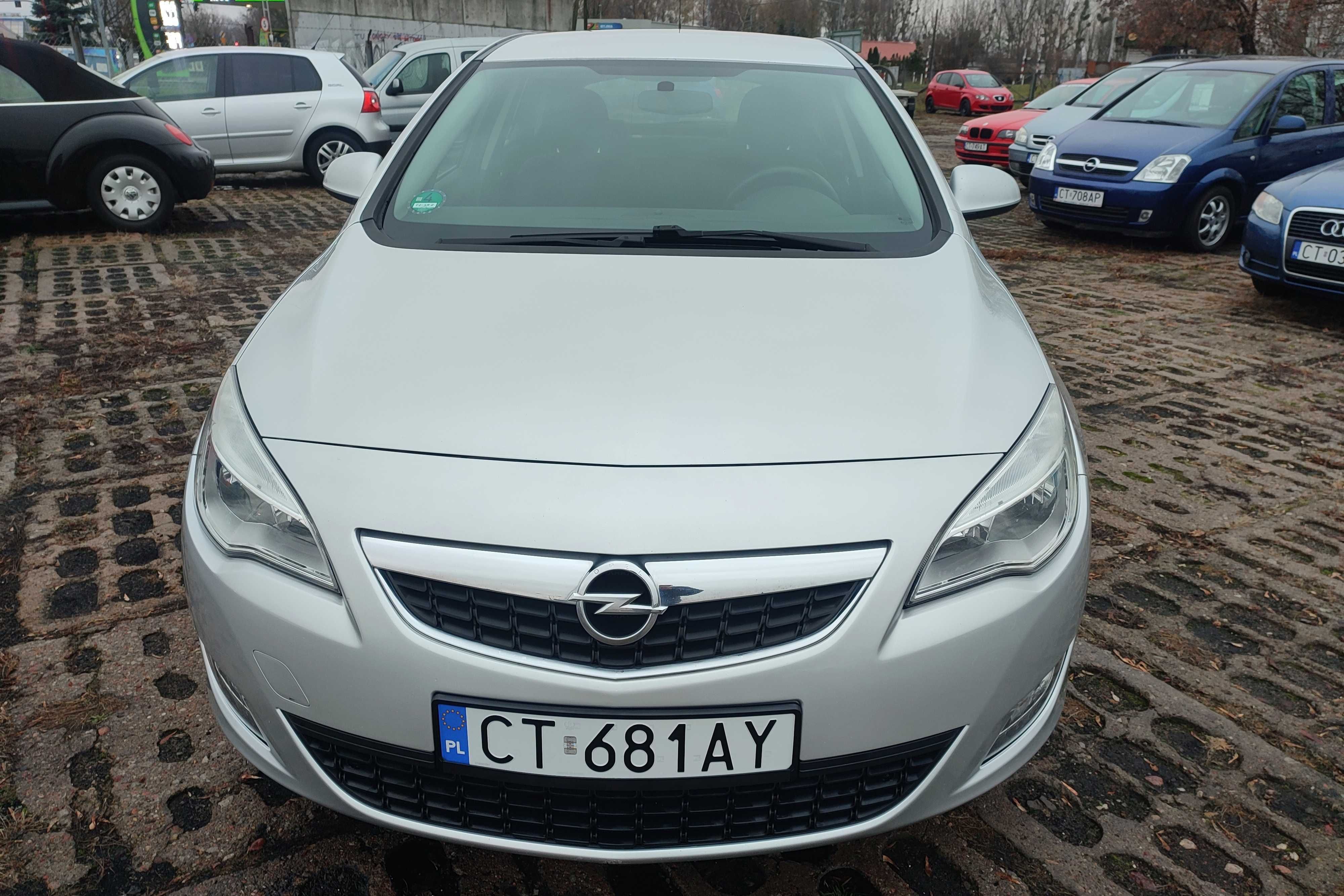 Opel ASTRA IV 4 J 2010 rok 1,6 benzyna 116 kM 5 drzwi KLIMA zarejestro