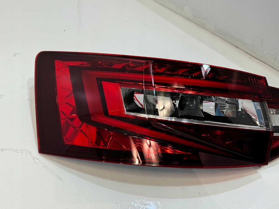 Skoda Superb III 3V  Ліхтарі задні Рестайл