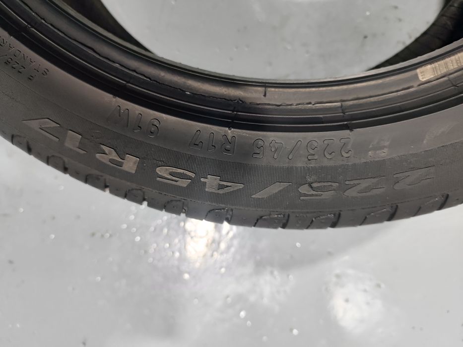 2 pneus semi novos 225-45R17 Pirelli - Oferta dos Portes