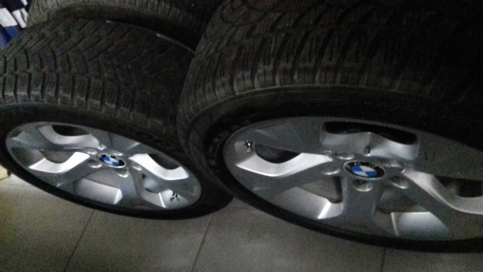 Vendo 4 Jantes BMW (roda 17) com pneus