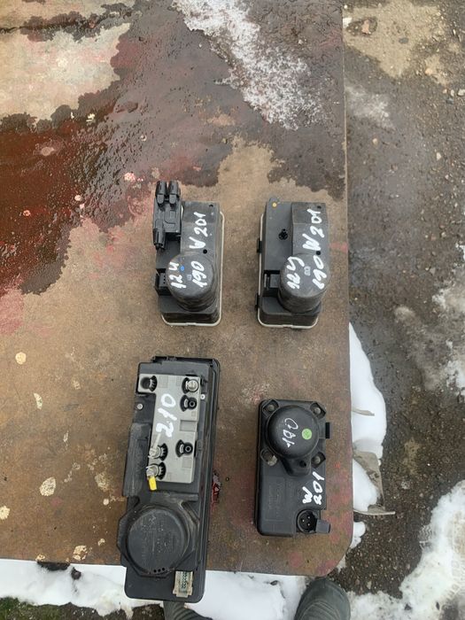 Продам компресор центральных замков мерседес 124 - 190 W 201 W 210