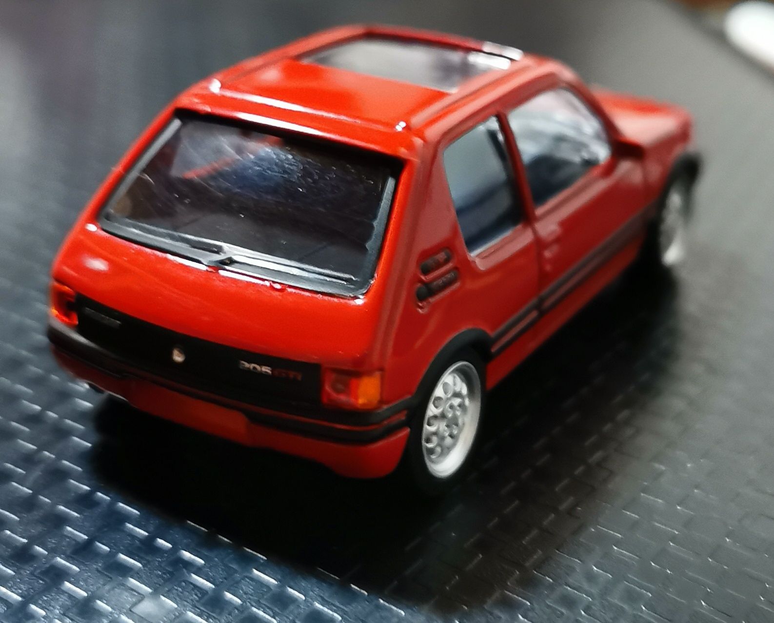 Peugeot 205 GTI escala 1:43