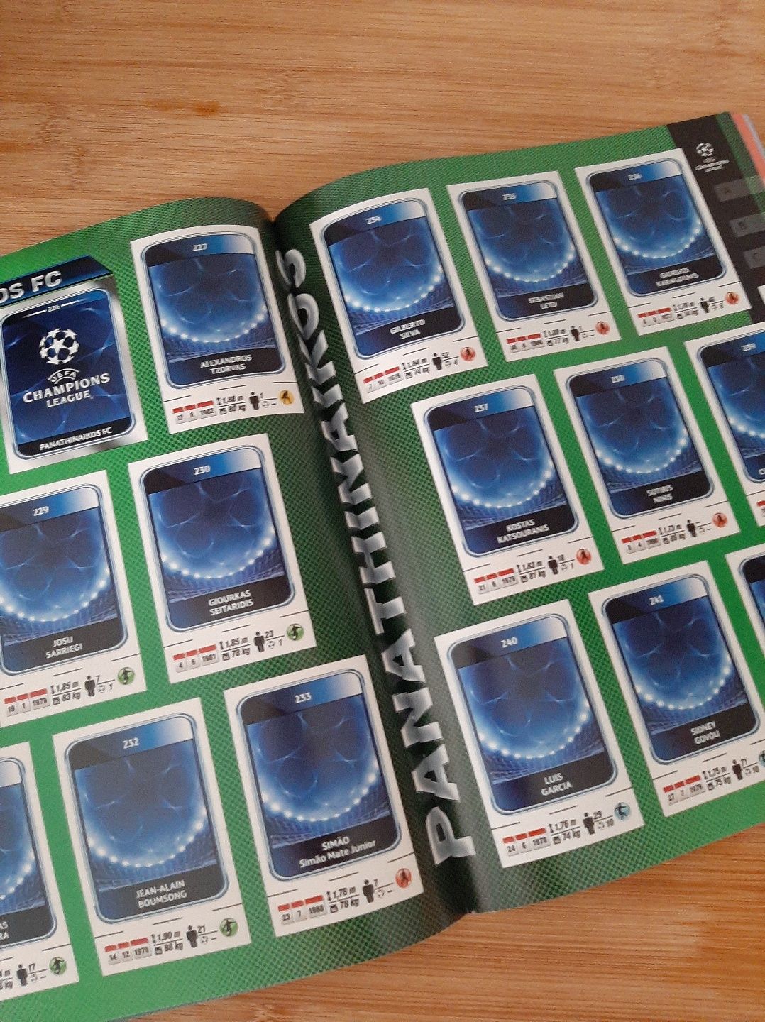 Caderneta oficial 2010/2011 UEFA CHAMPIONS LEAGUE