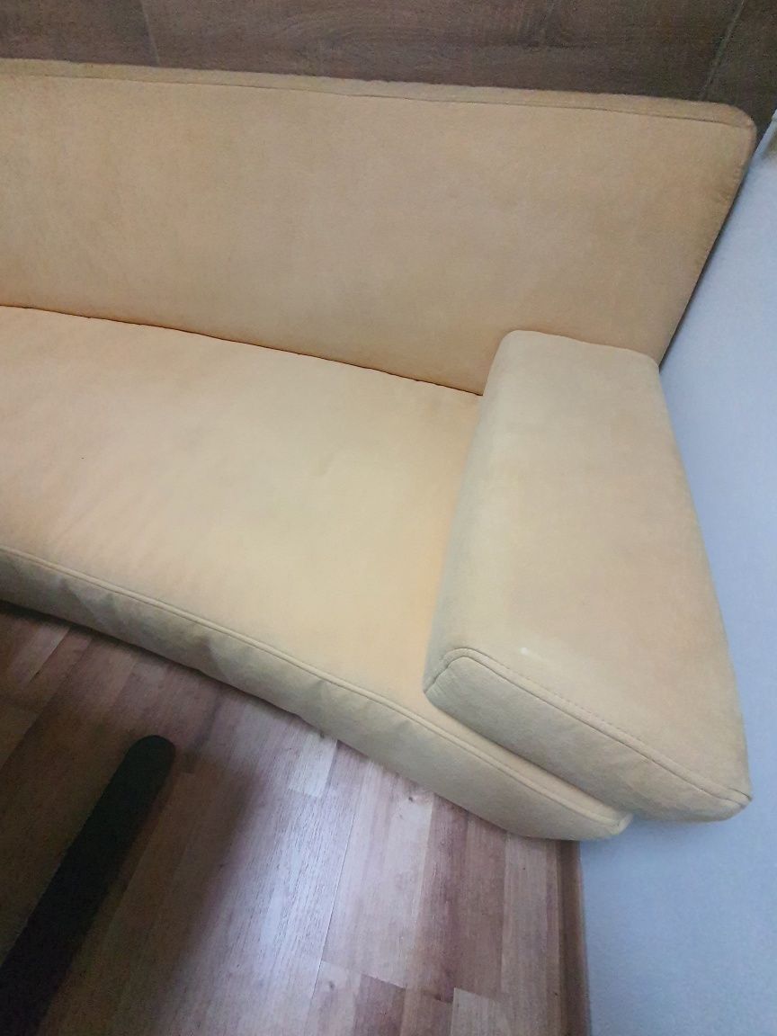 Sofa z podnóżkiem