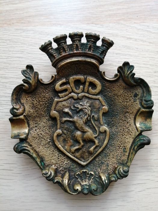 Cinzeiro decorativo em latão S. C. P.