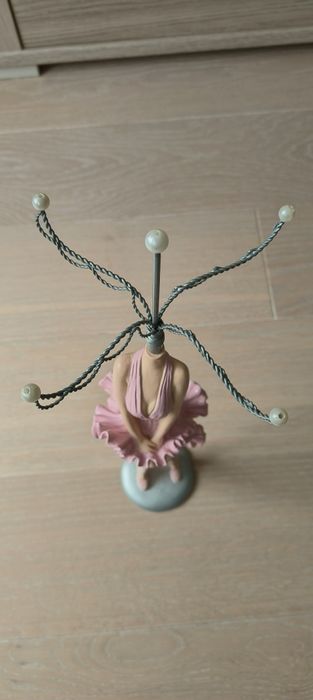 Wieszak organizer na biżuterię.
