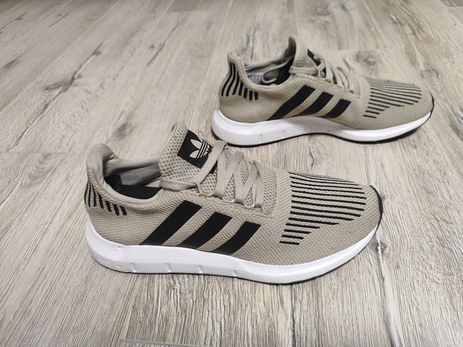 Кросівки Adidas Swift Run р-40