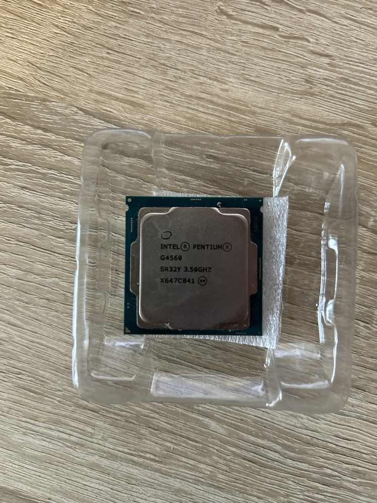 Процесор pentium g4560 і кулер