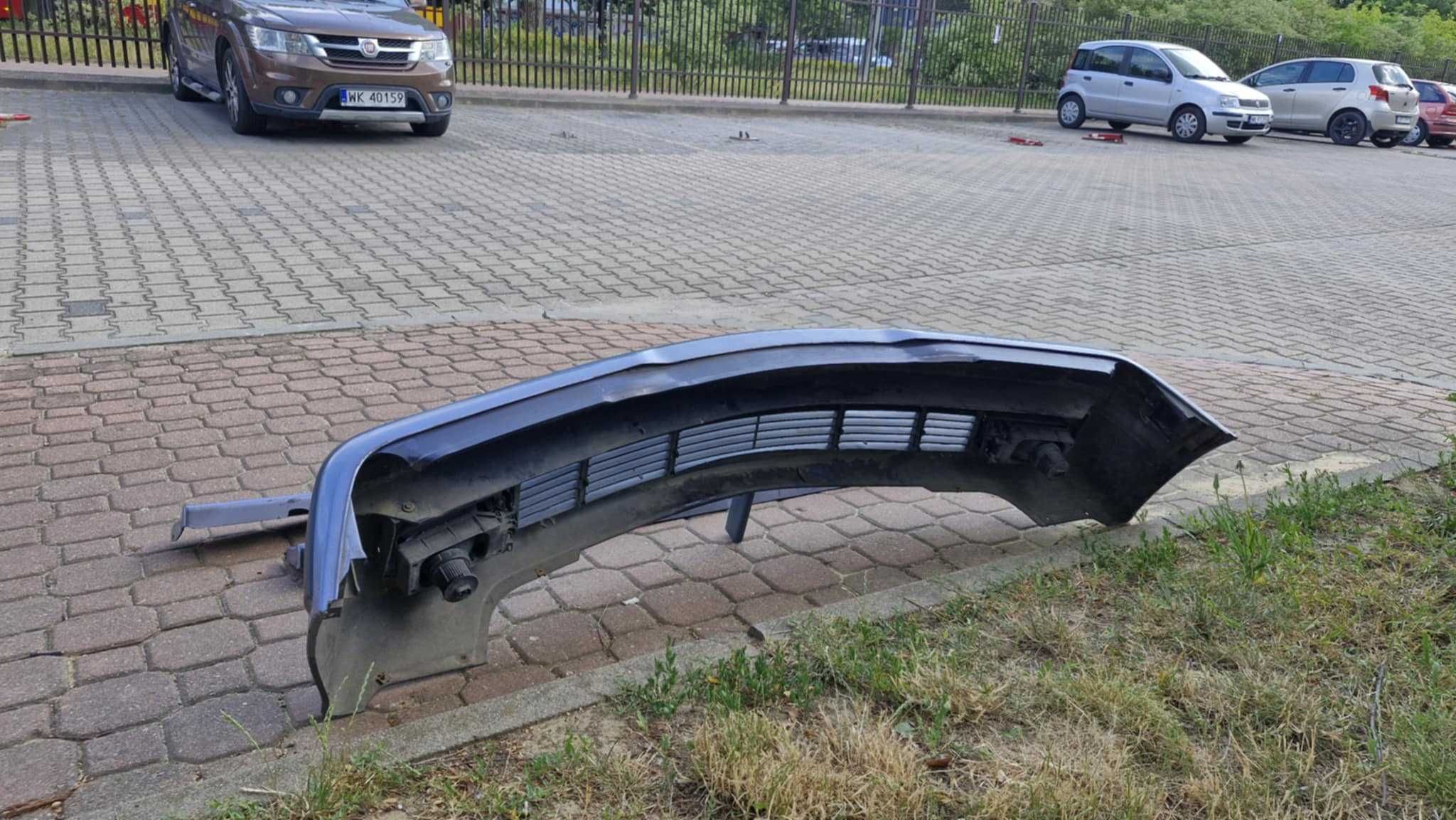 Sprzedam przedni zderzak BMW e36+ nakladki progowe m pakiet