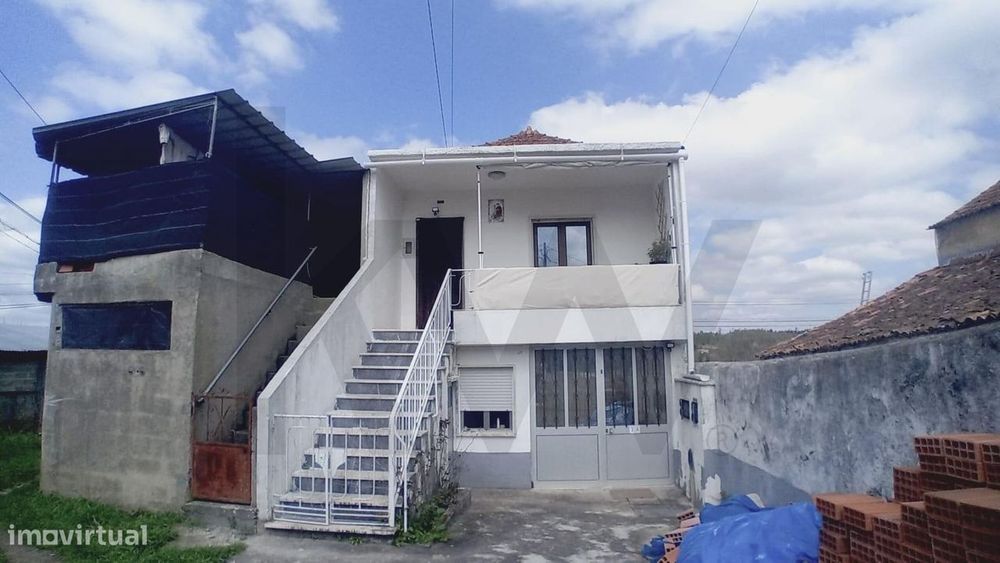 Moradia T3 com Terraço Privativo, Varanda e Arrumos – Paleão, Soure