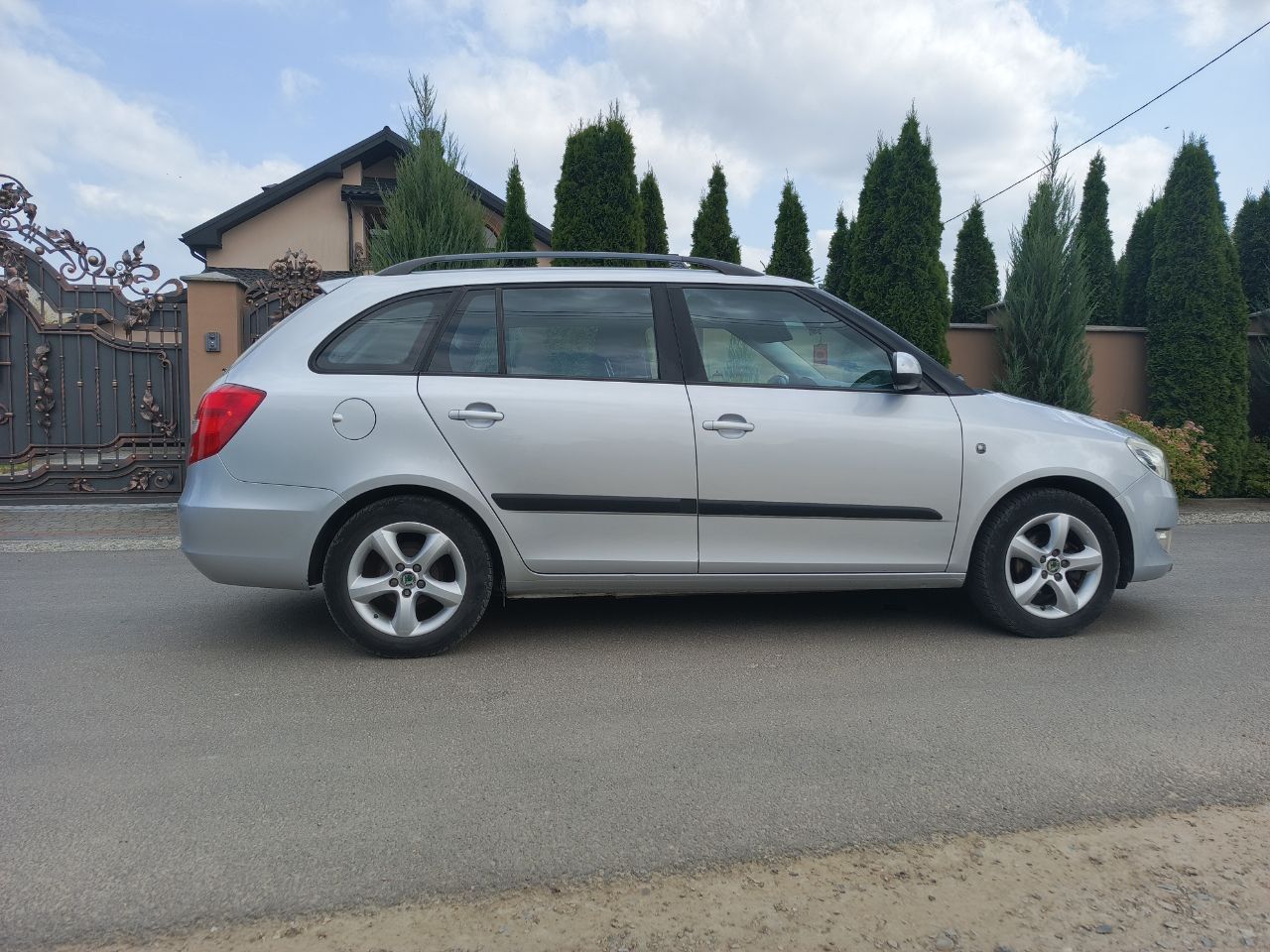 Автомобіль шкода фабія