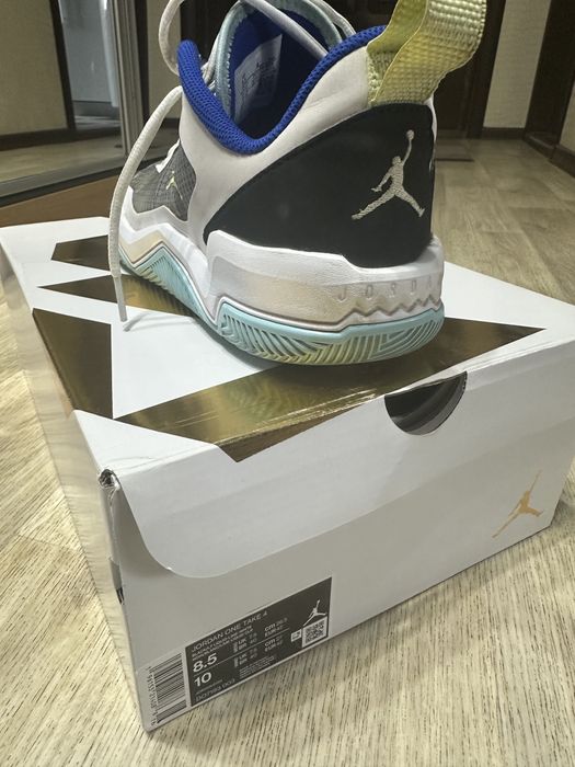 Кросівки Jordan.