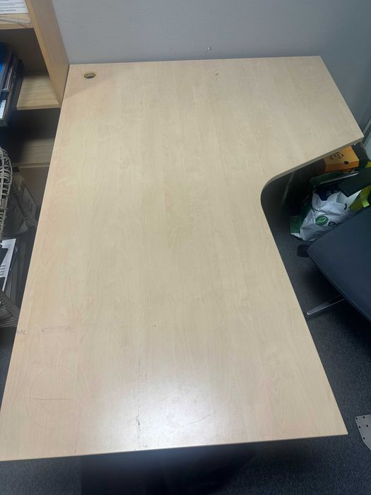 Biurka w literkę 'L'