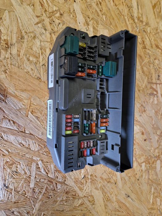 Skrzynka bezpieczników BMW E70 X5 3.0 T n55