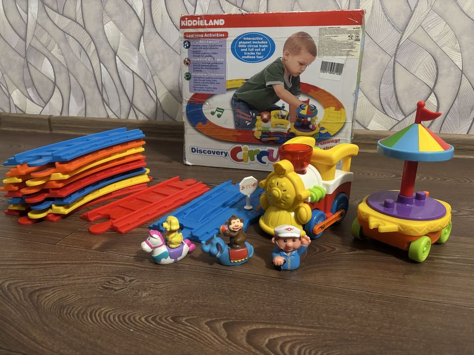 Іграшковий набір залізниця цирк