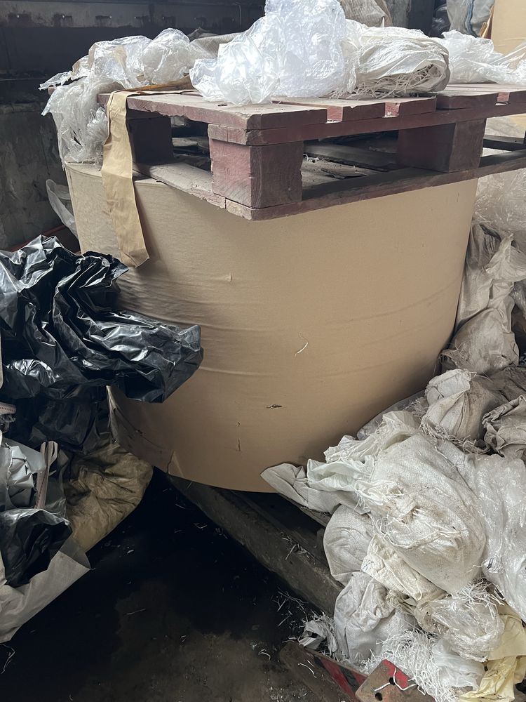 Продам папір в рулонах