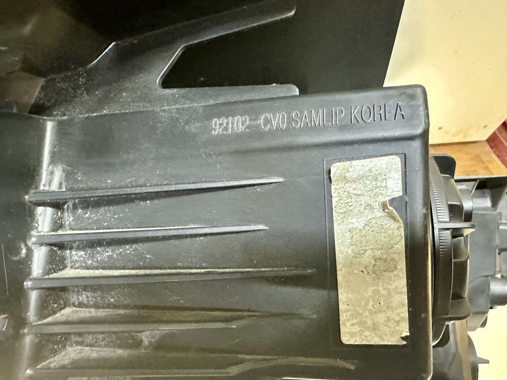 Фара правая Kia EV6 USA 2021 2022 2023 рік 92102CV020