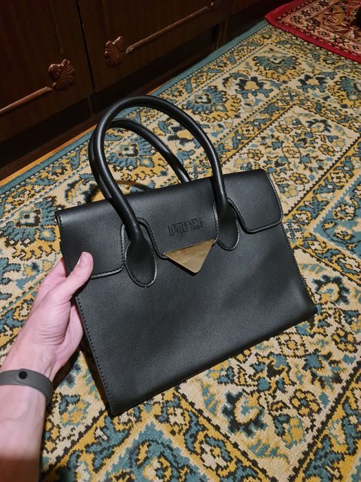 Две женские бывшие в употреблении