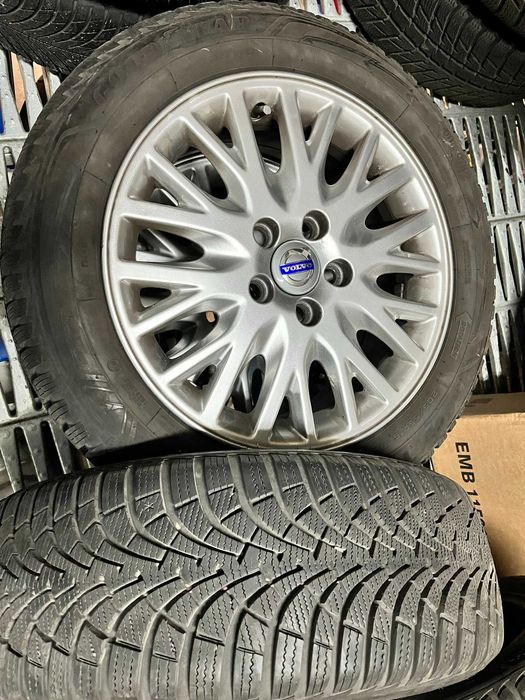 Koła felgi aluminiowe Volvo S40 V50 opony zimowe 205/55R16 Goodyear