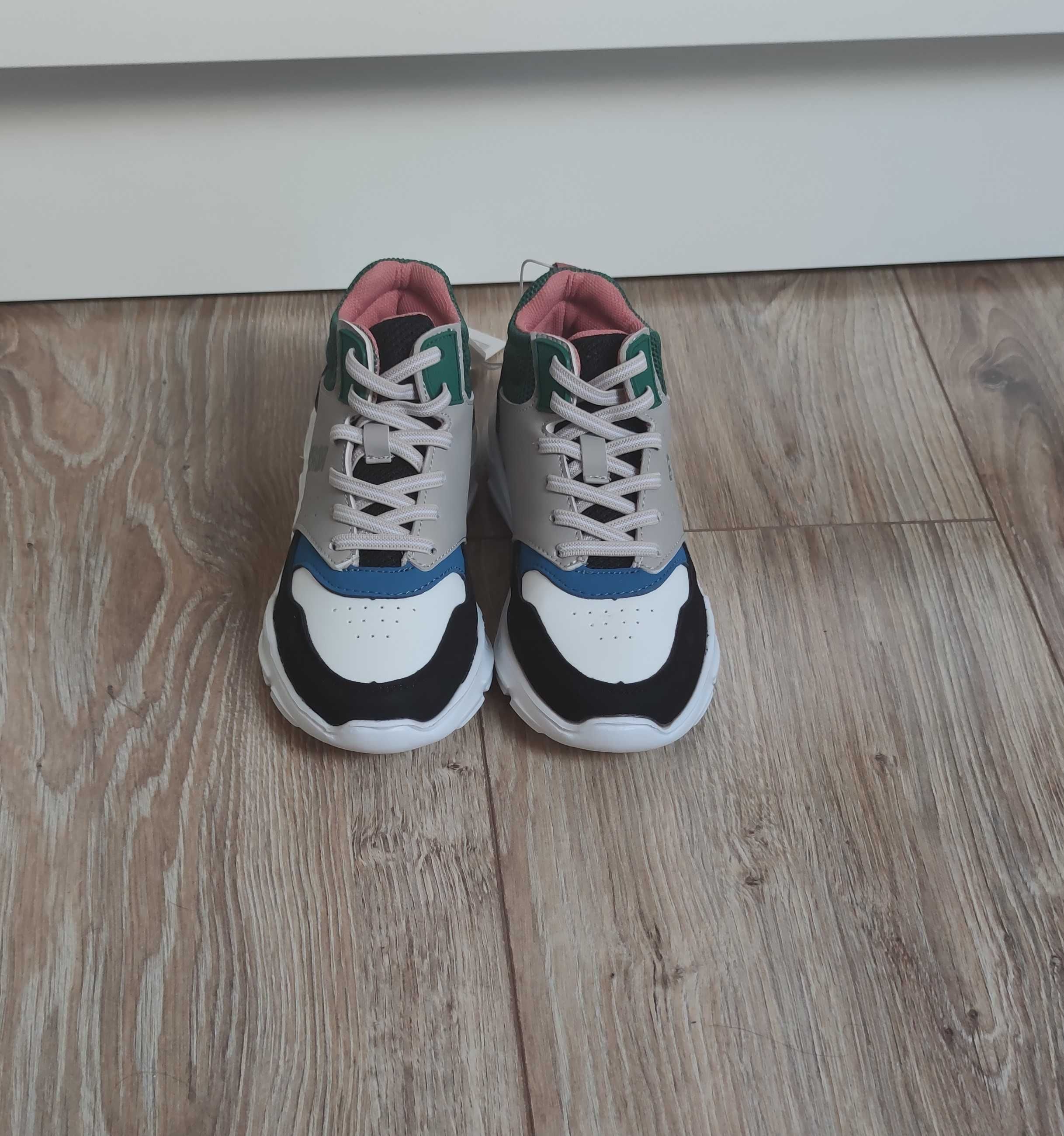 Nowe buty Reserved rozmiar 30