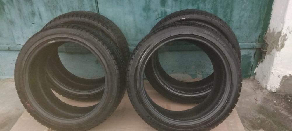 Шини зимові 235/45/R18