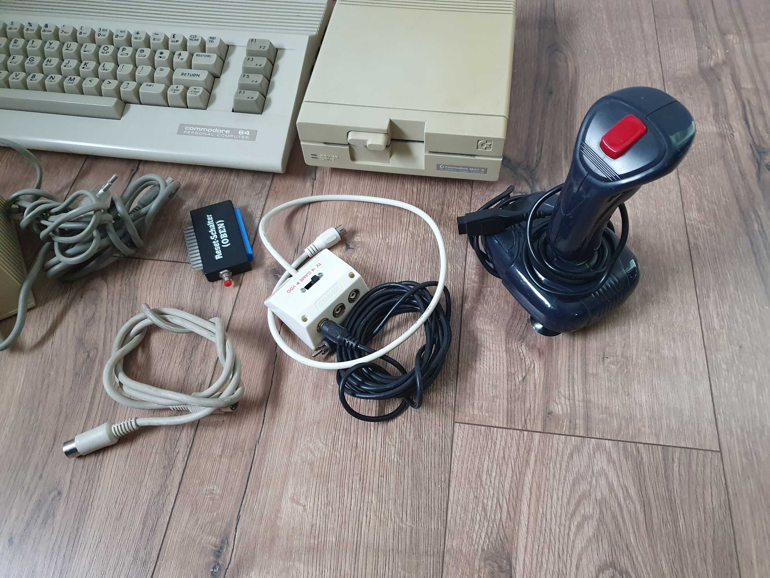Commodore C64 + Commodore 1541-II + Zasilacze i inne