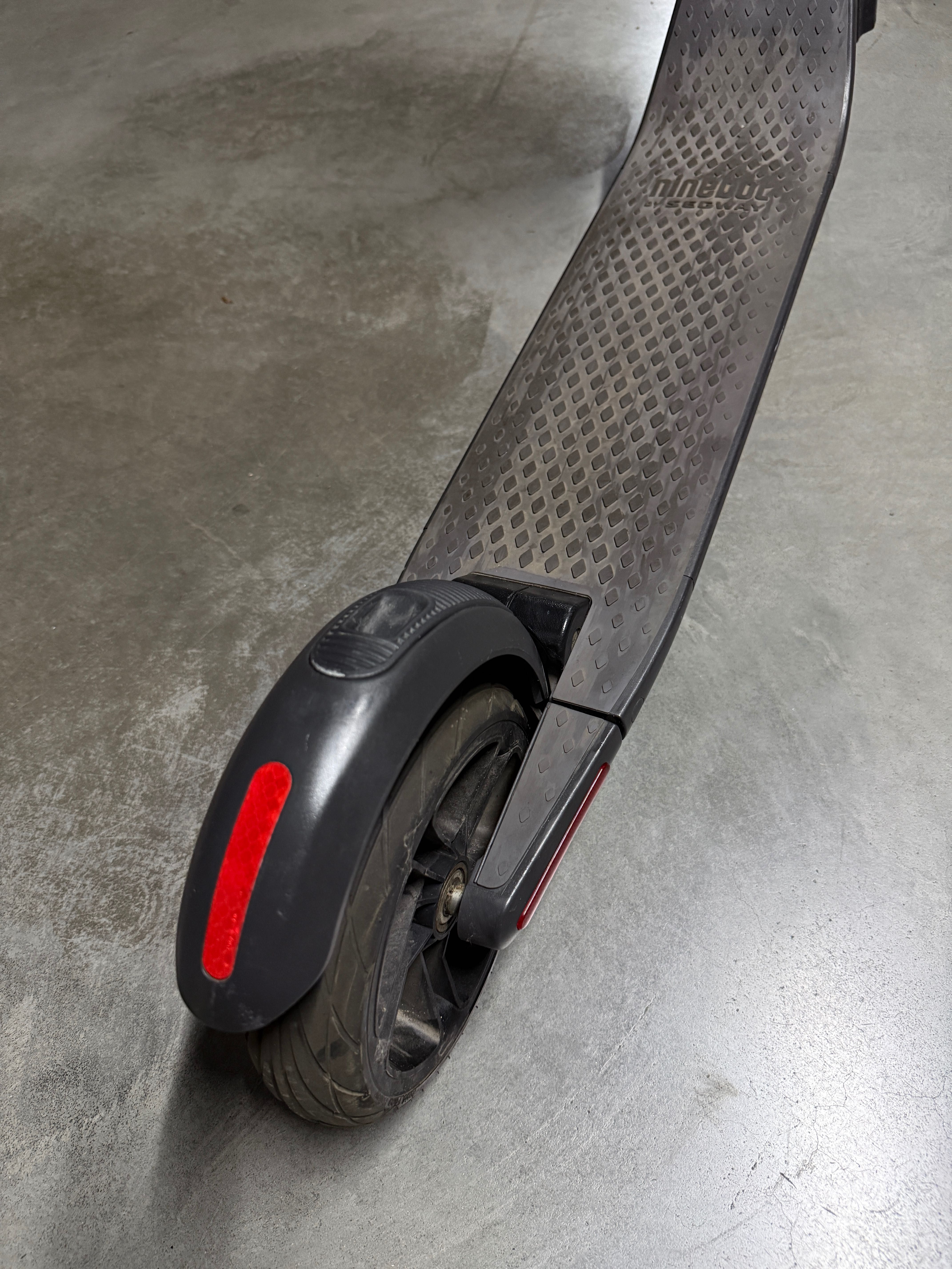 Електросамокат Ninebot by Segway KickScooter ES4